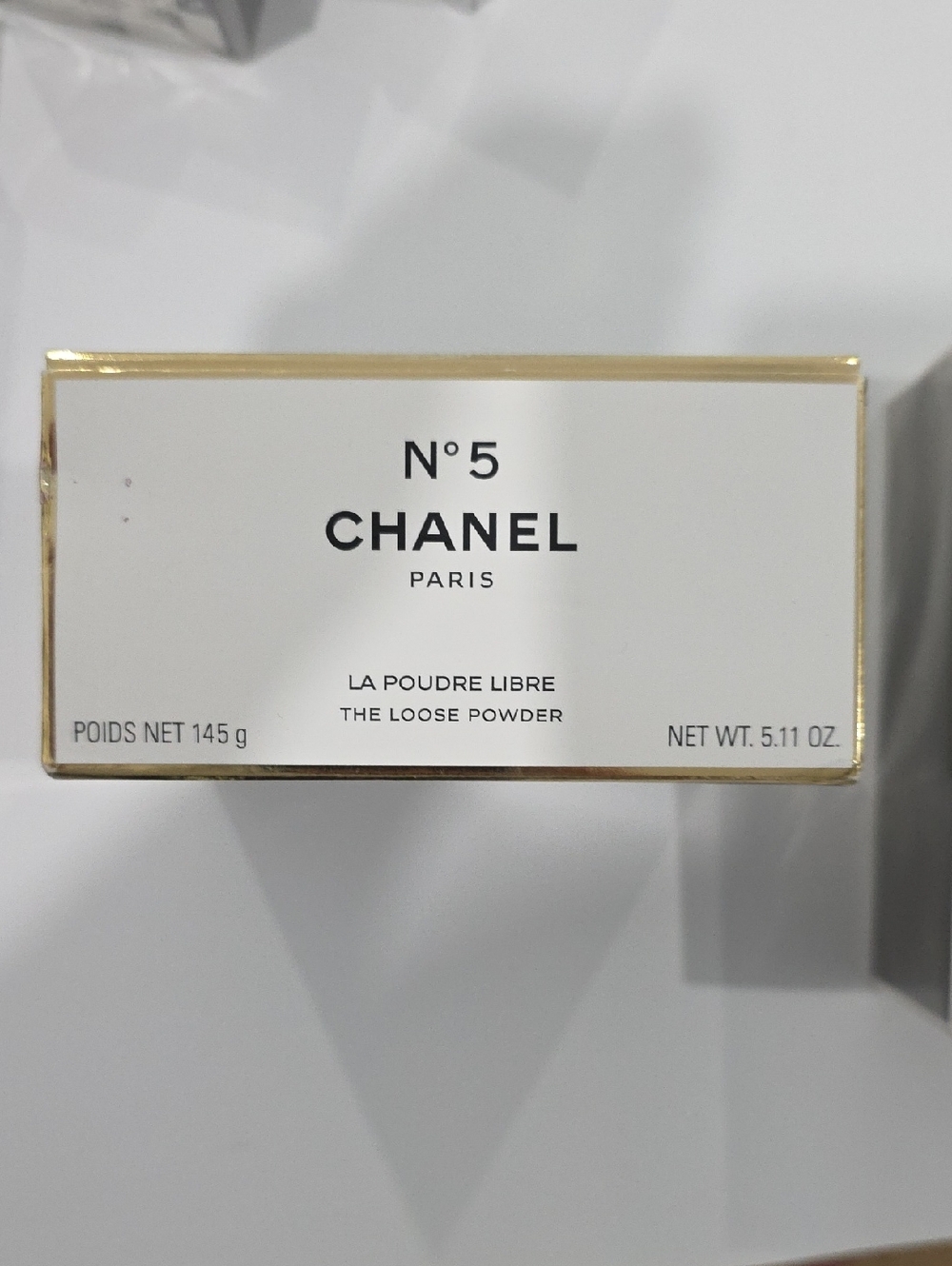 CHANEL N°5 Loose Powder Box in White and Gold